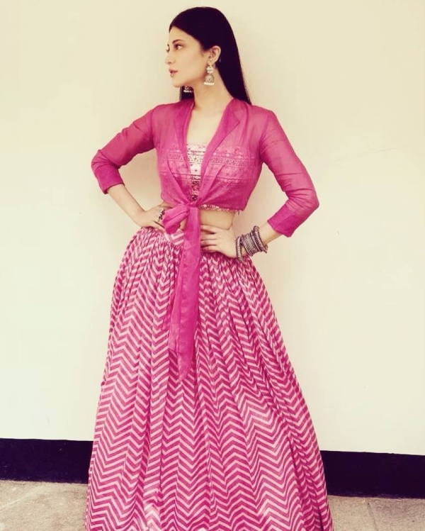 Shruti Haasan Photos IMAGES, GIF, ANIMATED GIF, WALLPAPER, STICKER FOR WHATSAPP & FACEBOOK