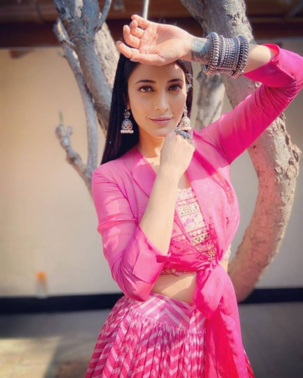 Shruti Haasan Photos IMAGES, GIF, ANIMATED GIF, WALLPAPER, STICKER FOR WHATSAPP & FACEBOOK