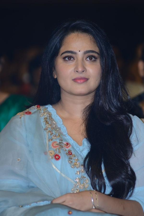 Anushka Shetty Photos [HD]: Latest Images, Pictures, Stills of Anushka