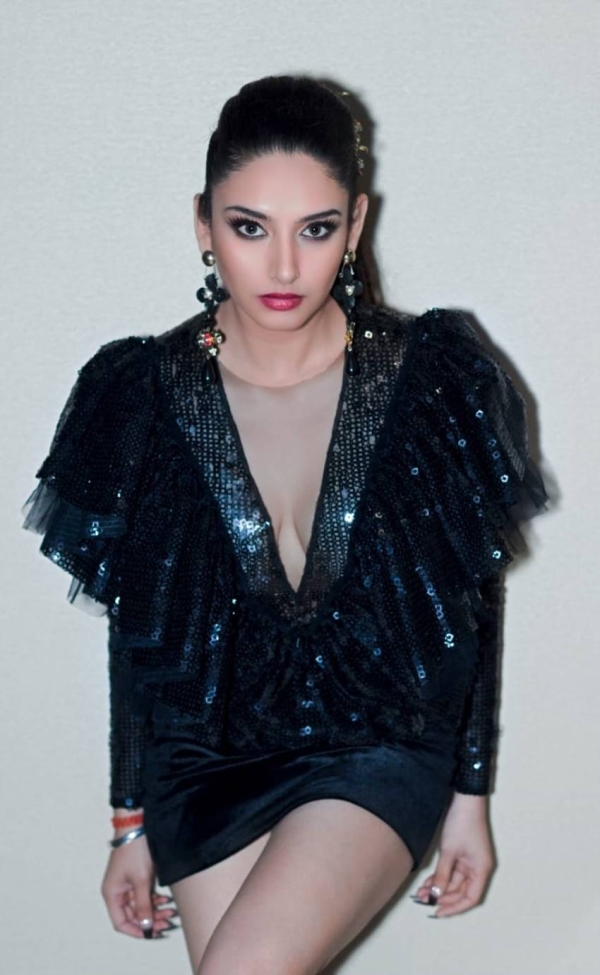 Ragini Dwivedi Photos IMAGES, GIF, ANIMATED GIF, WALLPAPER, STICKER FOR WHATSAPP & FACEBOOK