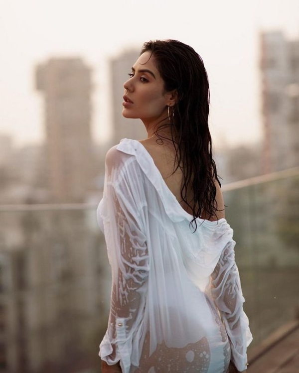 Sonam Bajwa Photos IMAGES, GIF, ANIMATED GIF, WALLPAPER, STICKER FOR WHATSAPP & FACEBOOK
