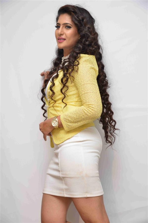 Neha Saxena Photos: Latest HD Images, Pictures, Stills & Pics - FilmiBeat