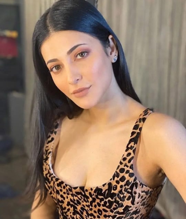 Shruti Haasan Photos IMAGES, GIF, ANIMATED GIF, WALLPAPER, STICKER FOR WHATSAPP & FACEBOOK