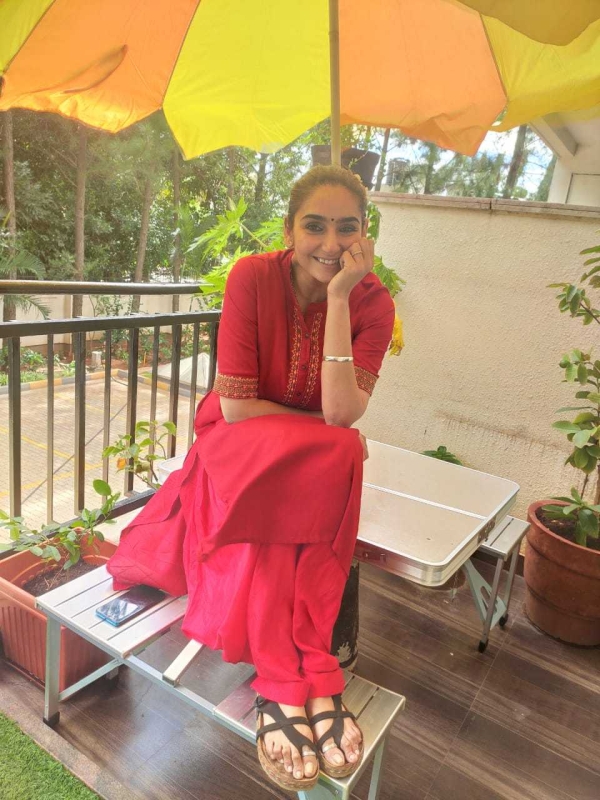 Ragini Dwivedi Photos IMAGES, GIF, ANIMATED GIF, WALLPAPER, STICKER FOR WHATSAPP & FACEBOOK