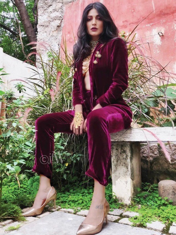 Shruti Haasan Photos IMAGES, GIF, ANIMATED GIF, WALLPAPER, STICKER FOR WHATSAPP & FACEBOOK