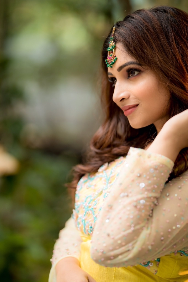 Anchor Nakshatra Photos HD Latest Images Pictures Stills Of Anchor Nakshatra FilmiBeat