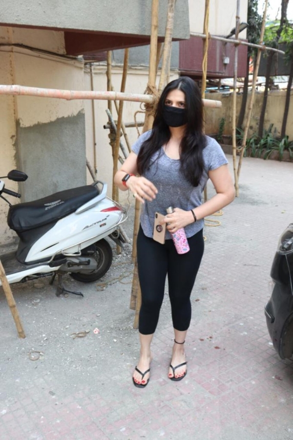 Zarine Khan Photos Hd Latest Images Pictures Stills Of Zarine Khan Filmibeat