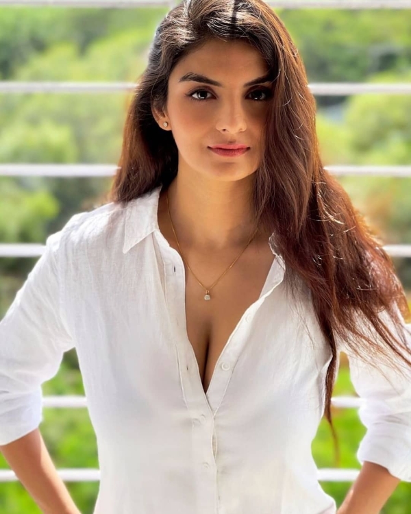 [Image: anveshi-jain_16249506723.jpg]