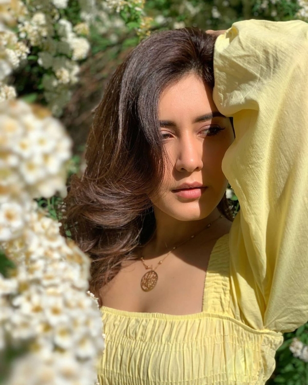 Rashi Khanna Photos Rashi Khanna Photos