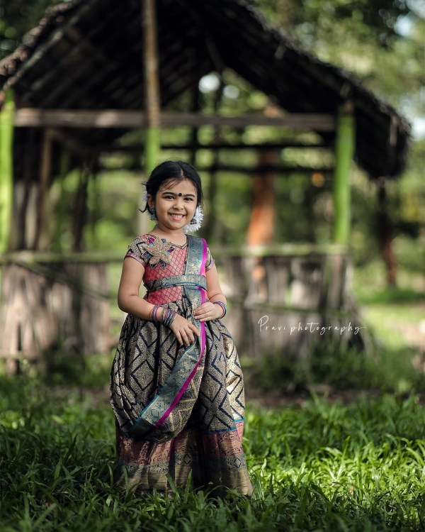 Famous Child Artist Vriddhi Vishal New Stunning Stills പുതിയ ലുക്കി