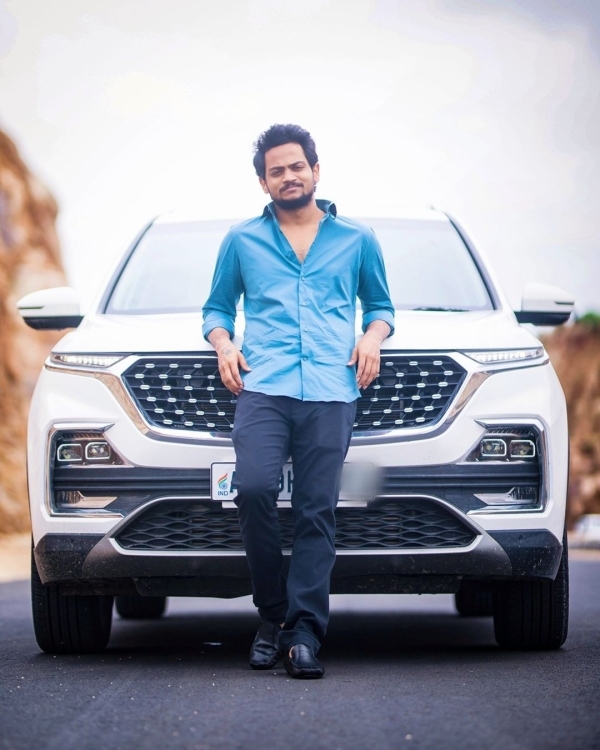 Shanmukh Jaswanth Photos Latest HD Images, Pictures, Stills & Pics