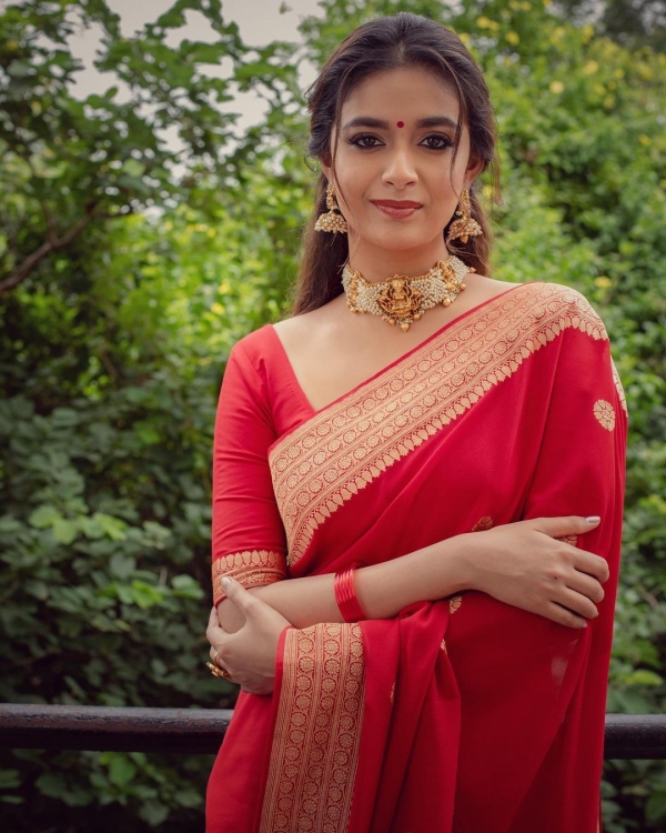 Keerthy Suresh s Pictures In A Traditional Red Saree Will Make Your Hearts Flutter 