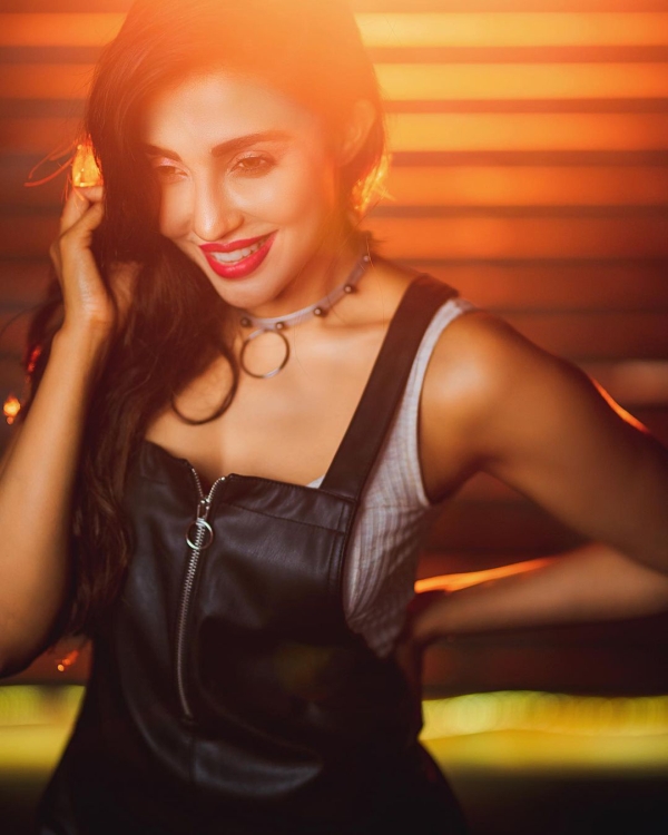 Parvatii Nair Photos Parvatii Nair Photos