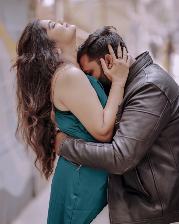 Indian Couples Viral Photoshoot Photos