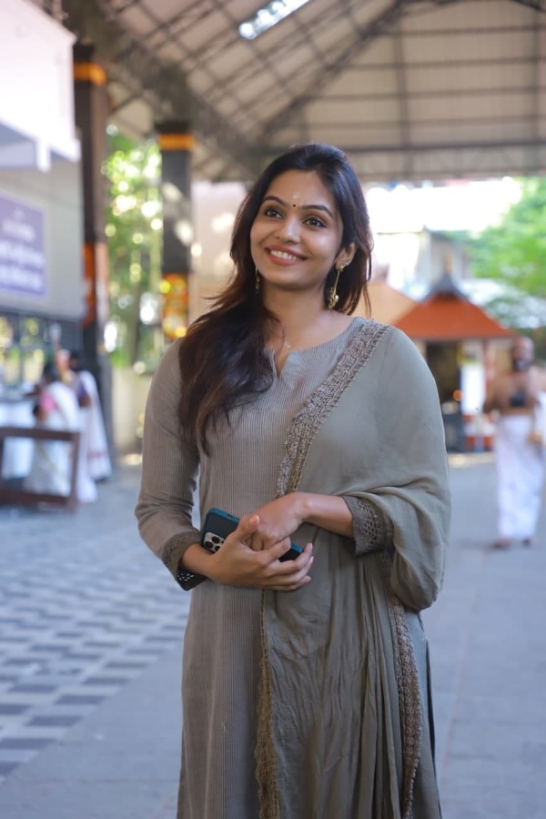 Actress Tanvi Ram Latest Stills | സിമ്പിൾ ലുക്കിൽ സുന്ദരിയായി തൻവി ...