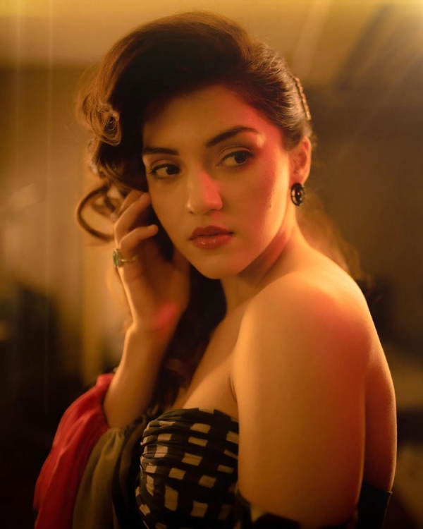 Mehreen Pirzada Photos Mehreen Pirzada Photos