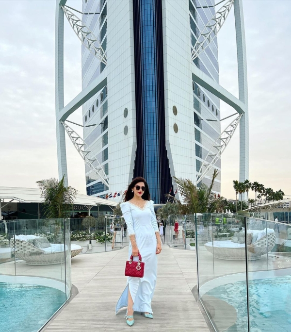 Mehreen Pirzada Photos Mehreen Pirzada Photos