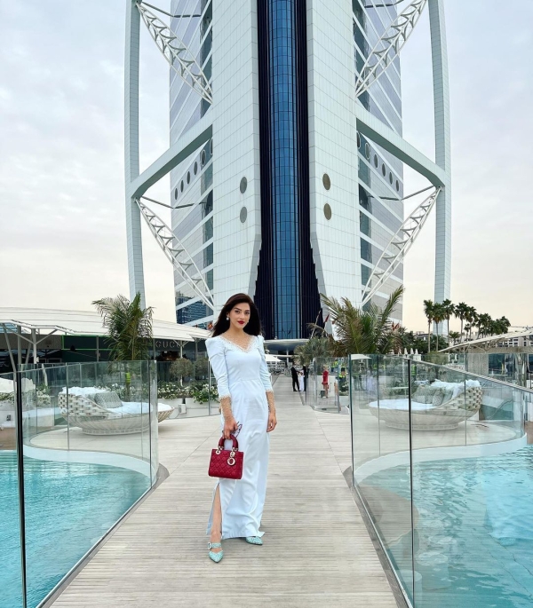 Mehreen Pirzada Photos Mehreen Pirzada Photos