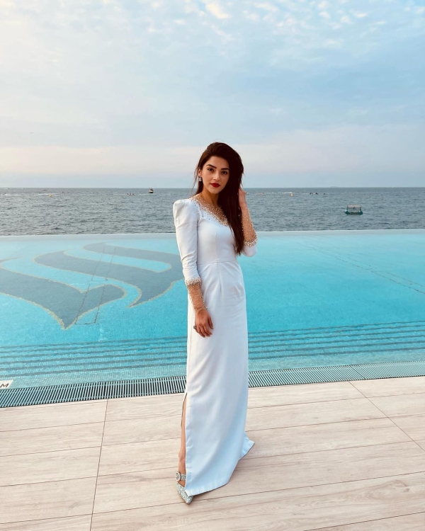 Mehreen Pirzada Photos Mehreen Pirzada Photos