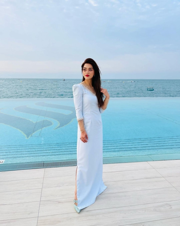 Mehreen Pirzada Photos Mehreen Pirzada Photos
