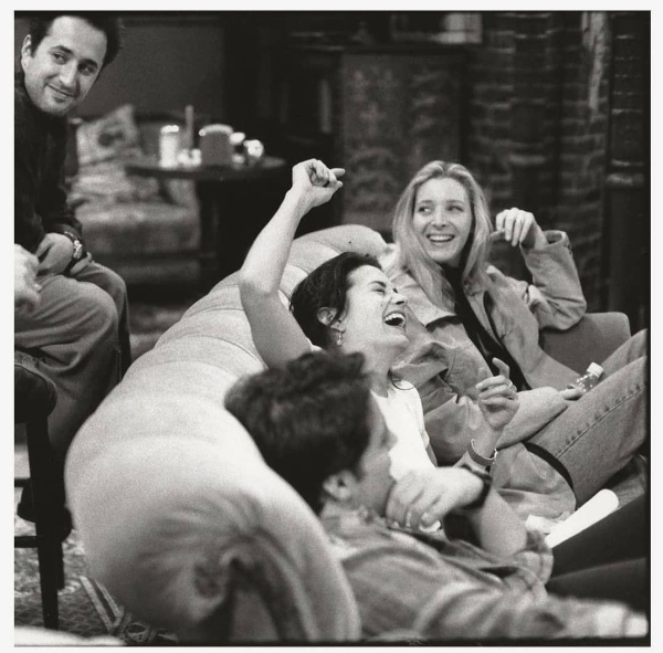 FRIENDS TV Series Behind The Scenes Pictures Featuring Chandler Ross 