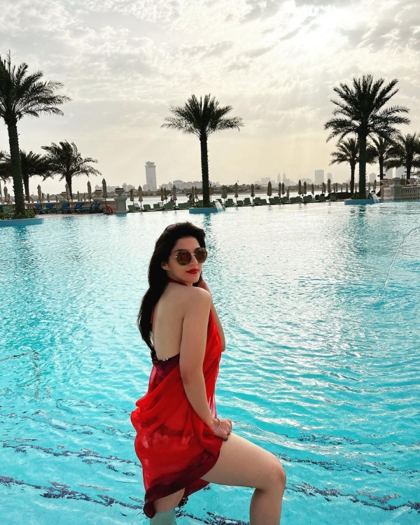 Mehreen Pirzada Photos Mehreen Pirzada Photos