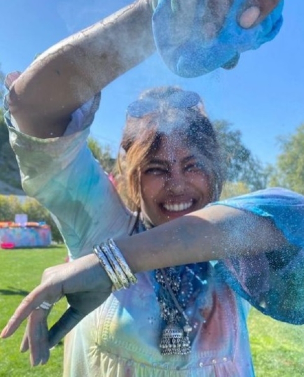 Priyanka Chopra-Nick Jonas' Holi Celebration Pictures Are All Things Fun Photos