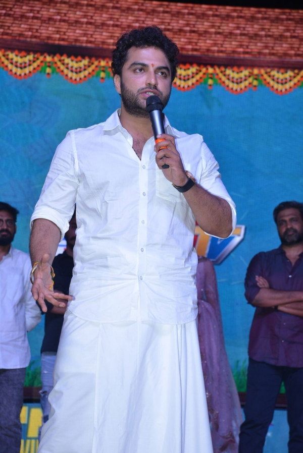 Ashoka Vanam Lo Arjuna Kalyanam Pre Release Event Stills Photos FilmiBeat