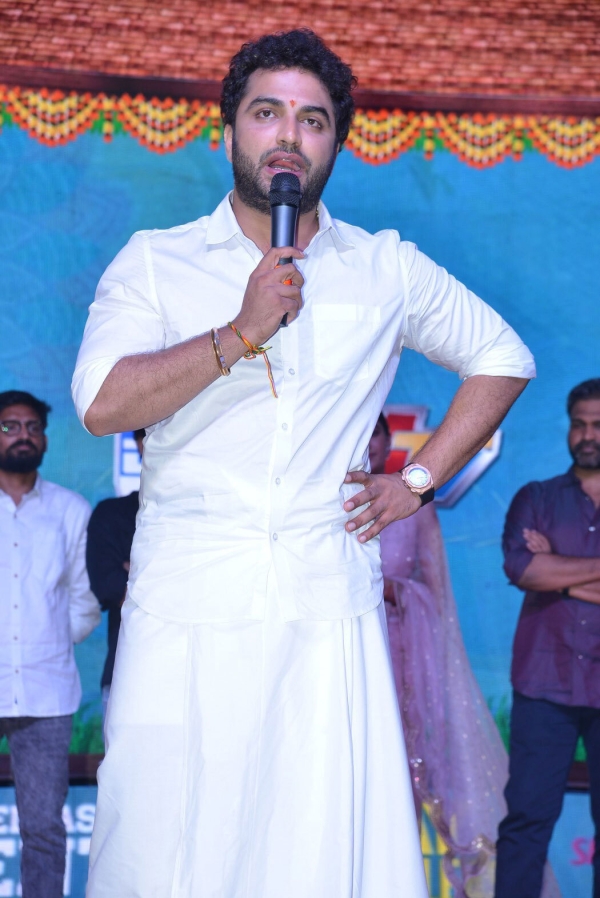 Ashoka Vanam Lo Arjuna Kalyanam Pre Release Event Stills Photos FilmiBeat