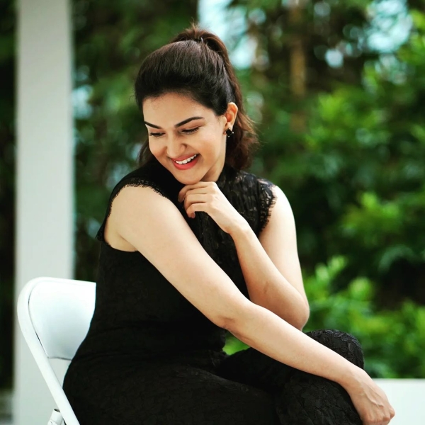 Actress Honey Rose in a haircut and a new makeover; Fans say she is beautiful Actress Honey
