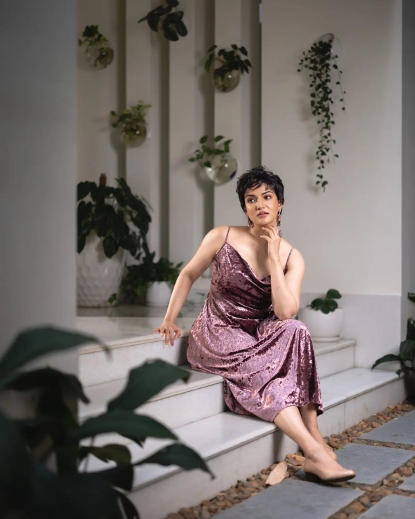 Actress Honey Rose in a haircut and a new makeover; Fans say she is beautiful Actress Honey