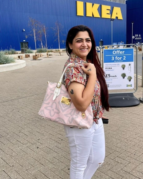 பிறந்தநாள் கொண்டாட்டத்தில் குஷ்பூ.. நீங்க ஒல்லியா ஆனாலும் அழகுதான்