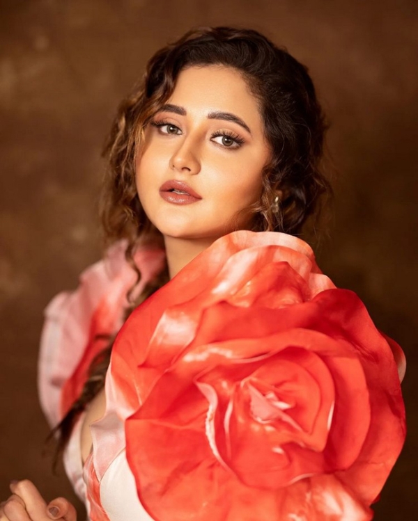 Rashmi Desai Redefines Class In Her Latest Pictures
