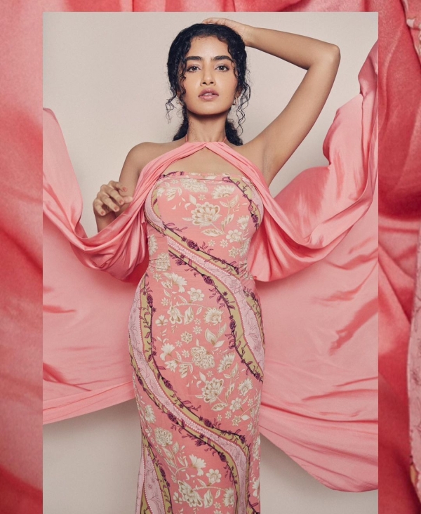 Anupama Parameswaran 'బటర్ ఫ్లై' పోజులో అనుపమ పరమేశ్వరన్ అందాలు