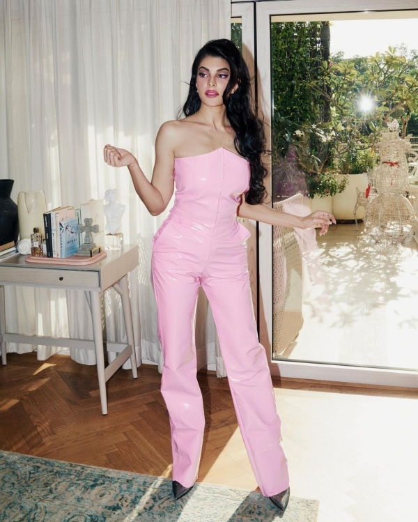 ‘Cirkus’ Actress Jacqueline Fernandez Oozes Oomph In An AllPink Latex