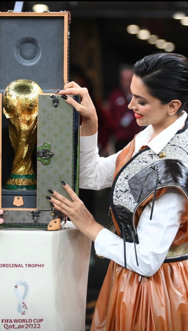 Deepika Padukone unveils the FIFA World Cup trophy at the stadium