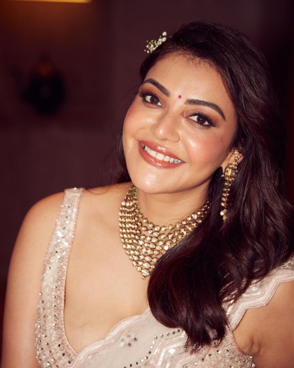 new-mommy-kajal-aggarwal-stuns-in-a-peac