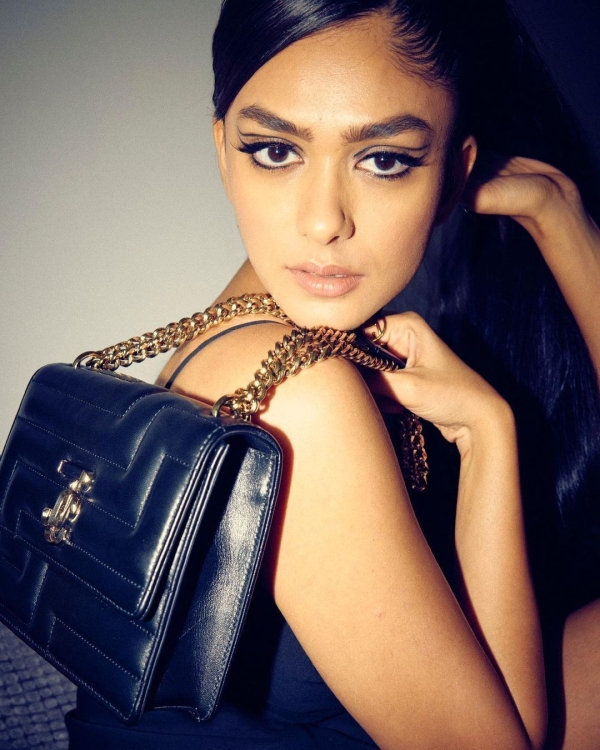 ಹಳದಿ ಲೆಹಂಗಾದಲ್ಲಿ ಮೃಣಾಲ್ ಠಾಕೂರ್ ಚಿತ್ರಗಳು Sita Ramam Actress Mrunal