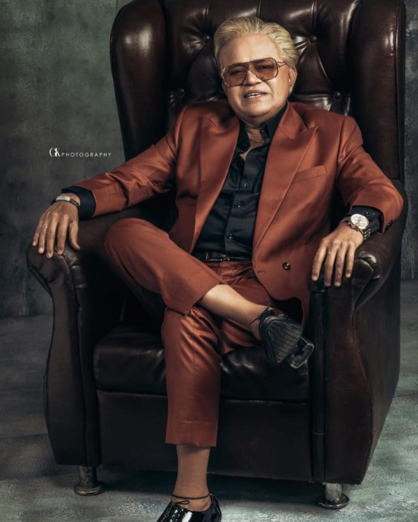 PHOTOS: யாரென்று தெரிகிறதா? கோட் சூட்ல சும்மா கெத்தா போஸ் கொடுத்த ...