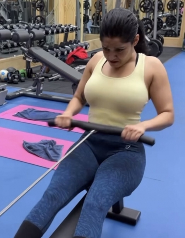 Celebrities Gym Workout Photos - FilmiBeat