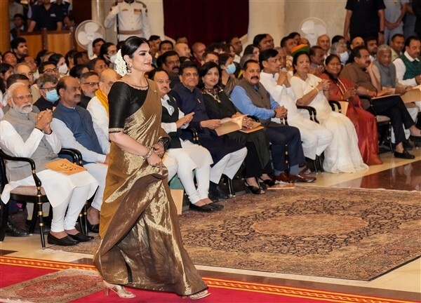Actress Raveena Tandon Conferred With The Padma Shri, Take Look At The Photos