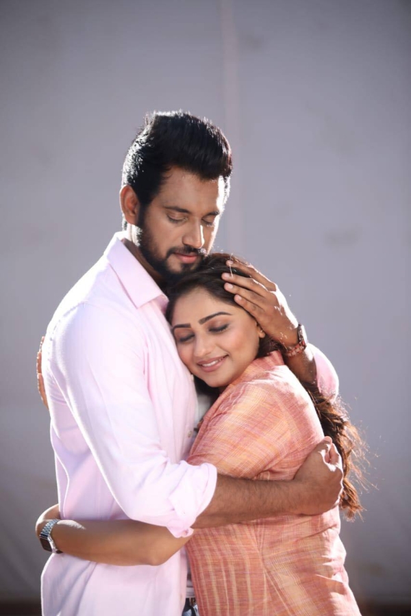 Love Me Or Hate Me Photos HD Images, Pictures, Stills, First Look