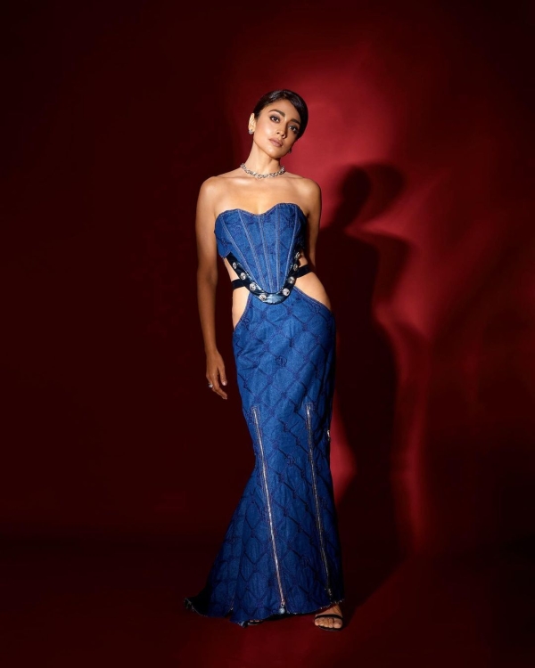 Shriya Saran's Daring Fashion Statement A Racy Waist CutOut Denim