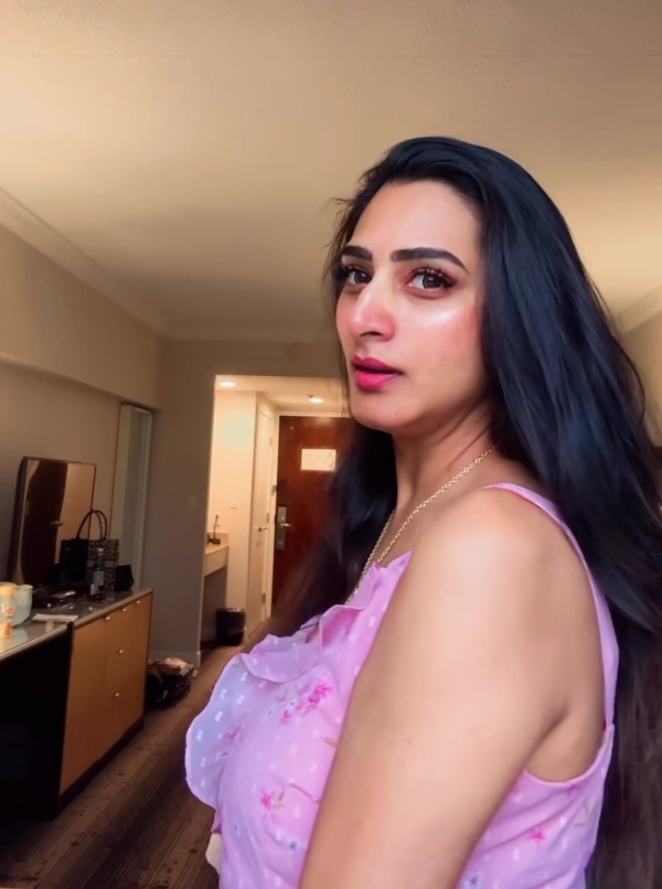 సురేఖావాణి అందాల ఆరబోత తగ్గట్లేదుగా... 