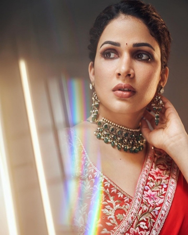 Lavanya పెళ్లి తర్వాత డోసు పెంచిన లావణ్య త్రిపాఠి.. ఎంత అందంగా ఉందో