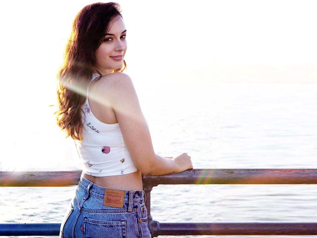 Evelyn Sharma