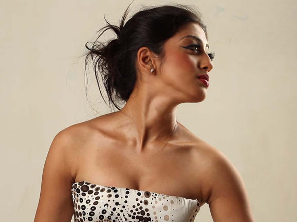 Pranitha Hd Wallpapers Latest Pranitha Wallpapers Hd Free Download 1080p To 2k Filmibeat
