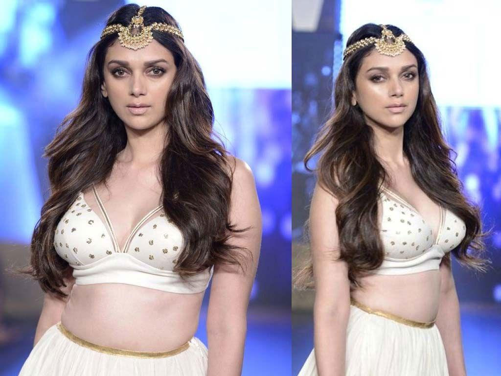 Aditi Rao Hydari Hd Wallpapers Latest Aditi Rao Hydari Wallpapers Hd Free Download 1080p To 2k Filmibeat Unseen pictures of sufiyum sujathayum cast aditi rao hydari and devmohan #aditiraohydari#devmohan#sufiyumsujathayum#. aditi rao hydari hd wallpapers latest