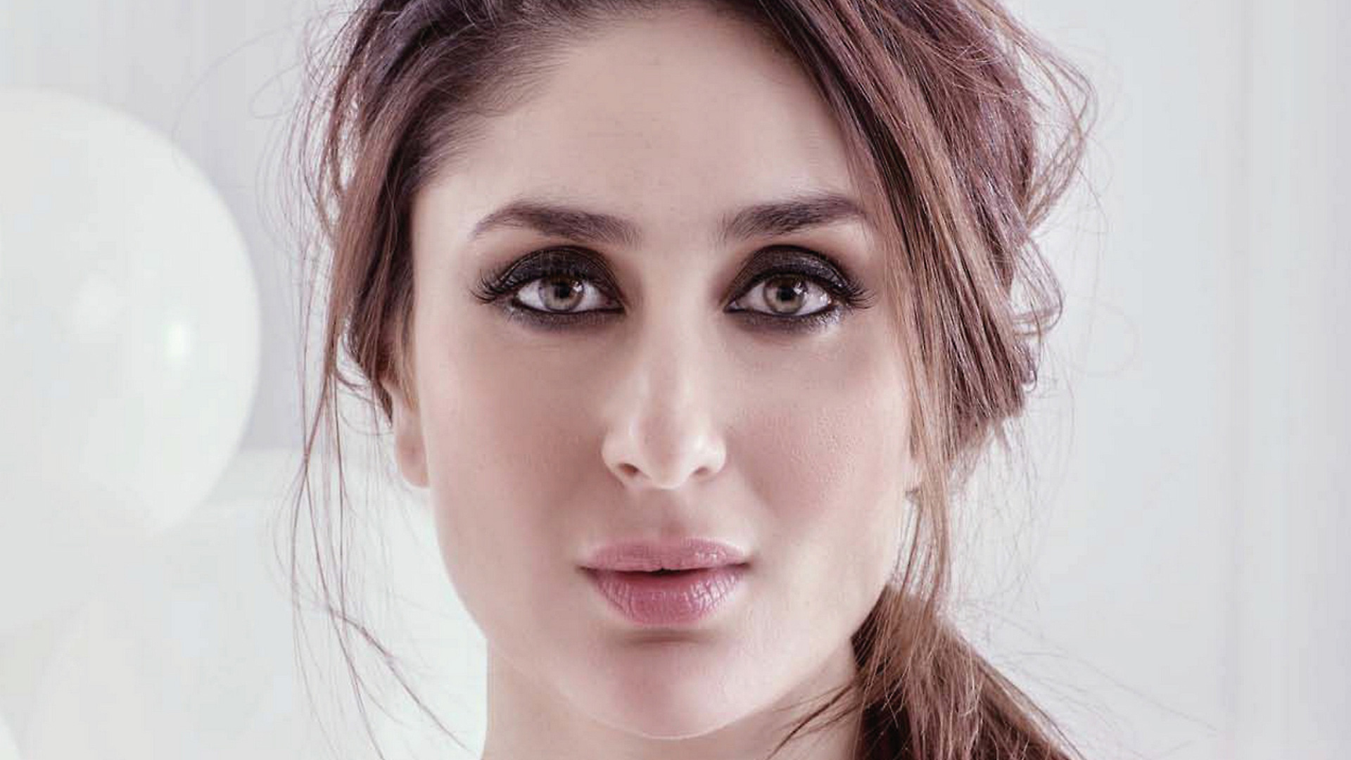 Kareena Kapoor HD Wallpapers | Latest Kareena Kapoor Wallpapers HD Free Download (1080p to 2K) - FilmiBeat Kareena Kapoor HD Wallpapers | Latest Kareena Kapoor Wallpapers HD Free Download (1080p to 2K) - FilmiBeat
