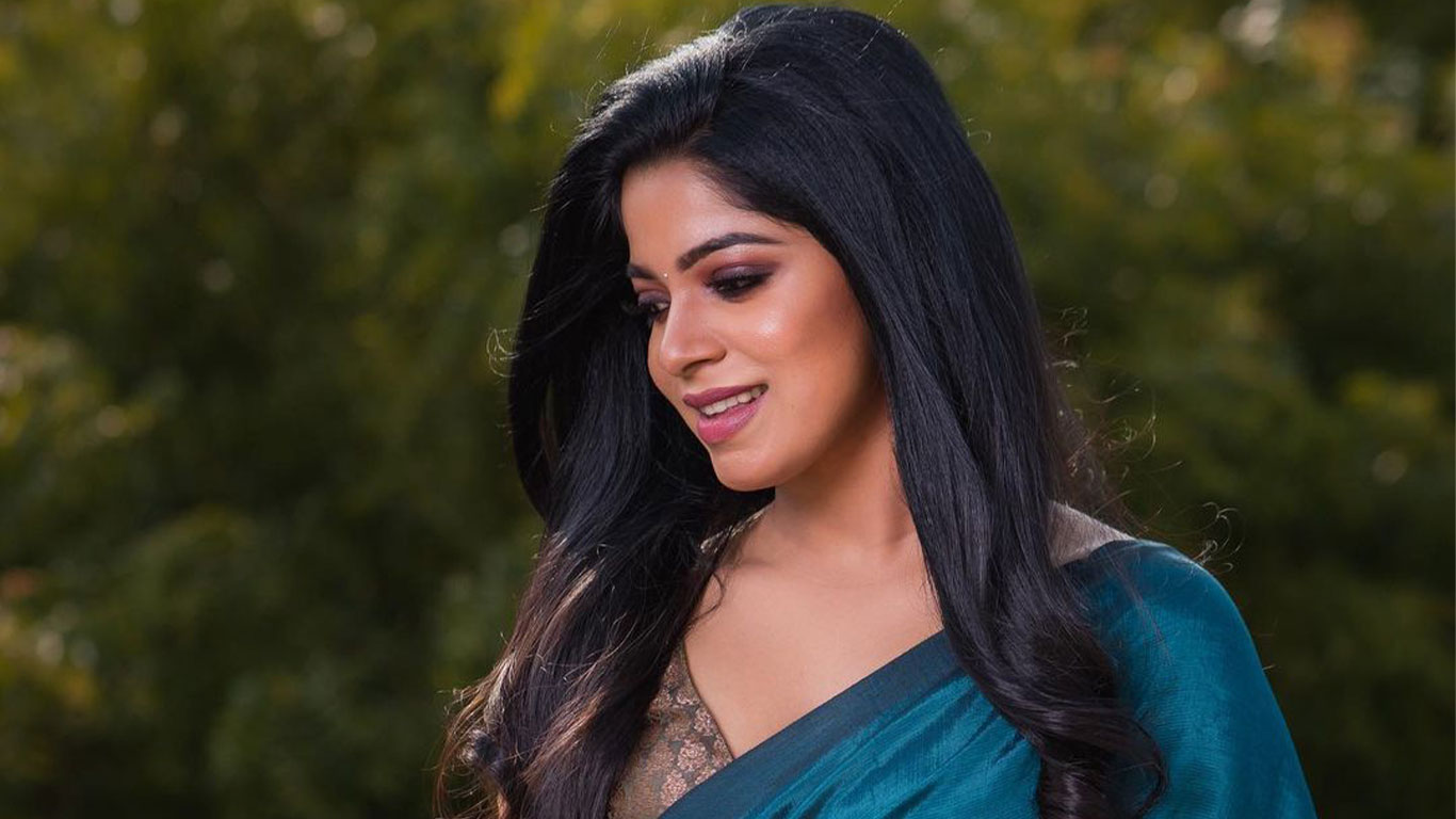 Divya Bharathi HD Wallpapers | Latest Divya Bharathi Wallpapers HD Free Download (1080p to 2K) - FilmiBeat Divya Bharathi HD Wallpapers | Latest Divya Bharathi Wallpapers HD Free Download (1080p to 2K) - FilmiBeat